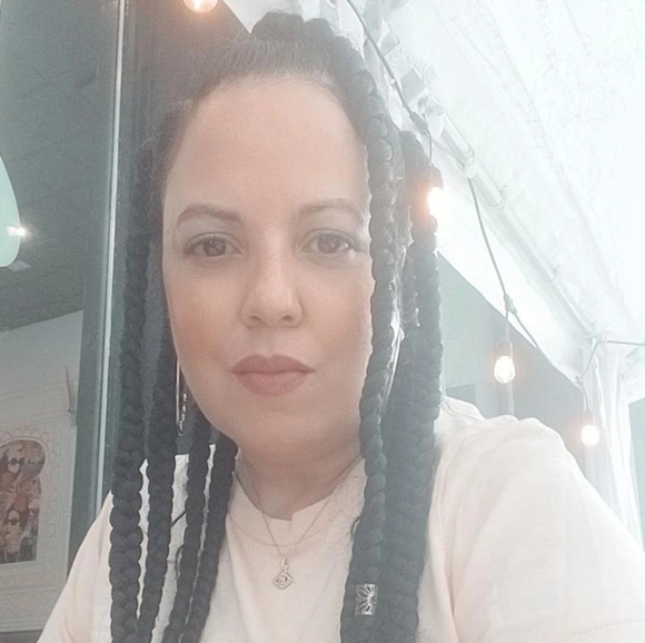 Meet your Posher, Leah - Picture 3 of 5